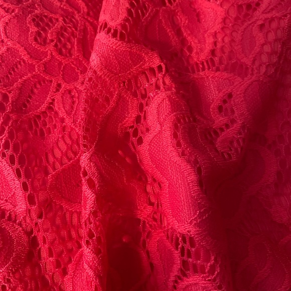 Red lace cold shoulder top - Picture 6 of 6